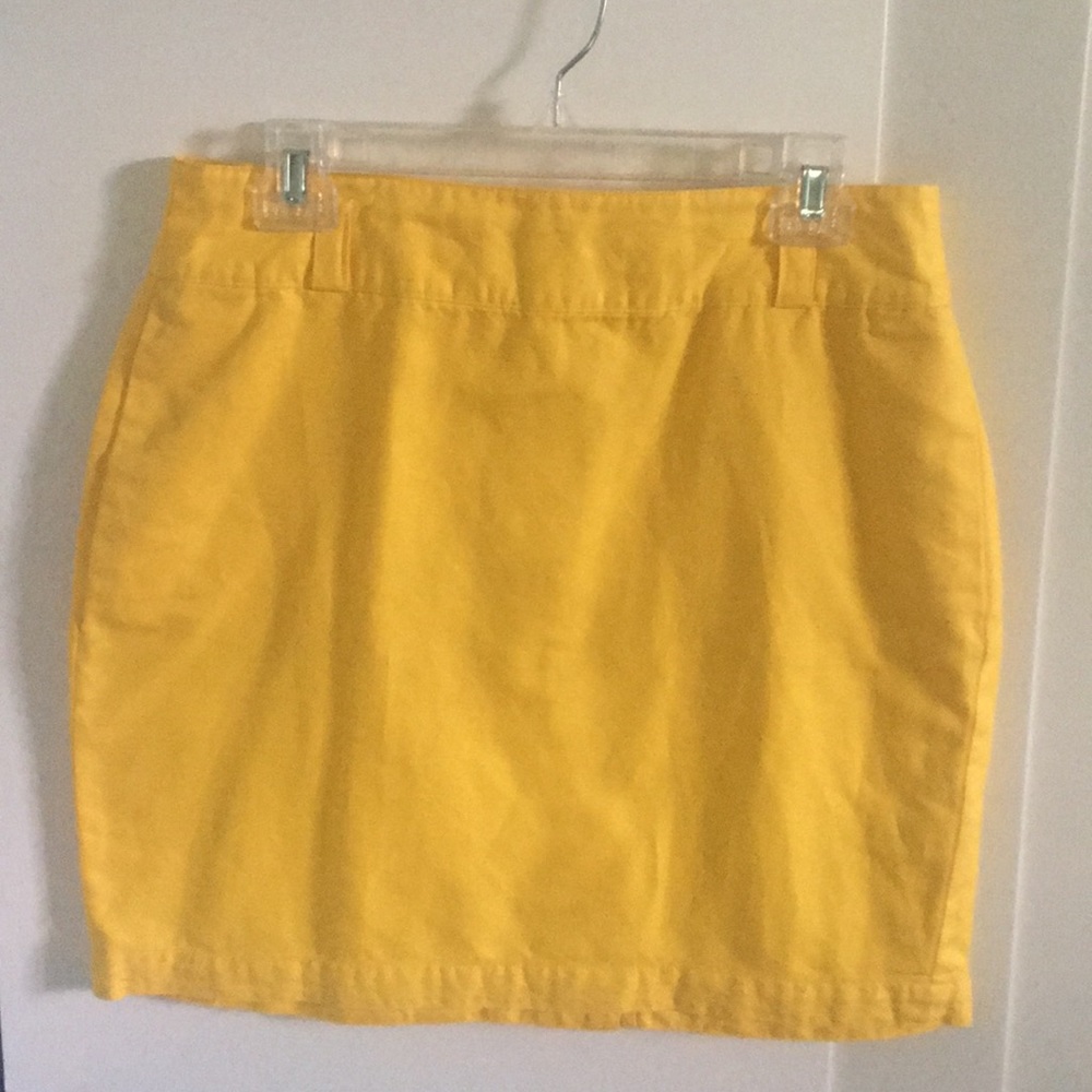 4 for $20 BANANA REPUBLIC SHORT PENCIL SKIRT